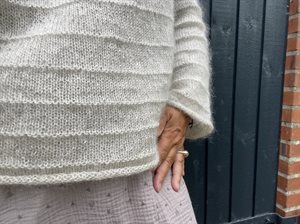 NORDISK FJER strikkeopskrift - florlet, rar og rummelig